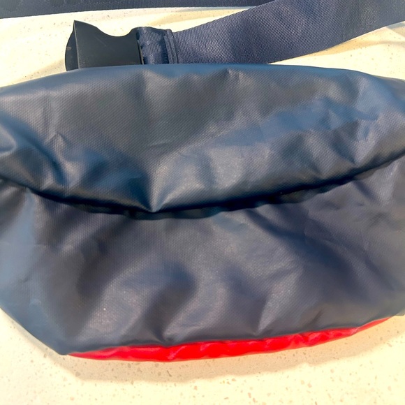 Red,white&blue,vintage Fila Fanny pack, zippers work fine. Pet&smoke free home - Picture 4 of 4